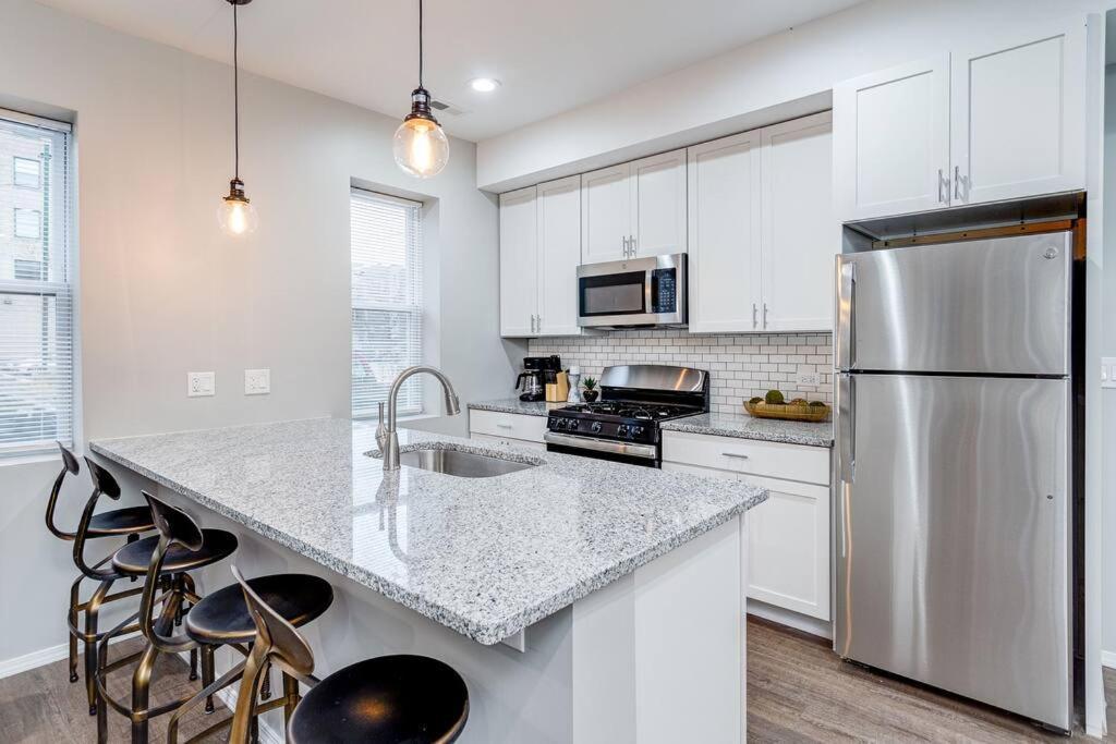 2 On Southport 4 Queen Beds Holiday home