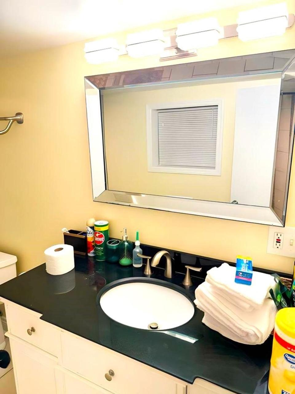 Fully Equipped Cozy 4/5 Br Apartment Chicago