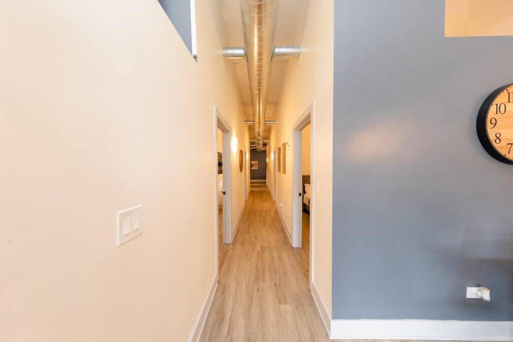 Apartment Massive Luxury 5br Loft For Groups Up To 12 Guests With Optional Parking And Gym Access Near Mccormick Place And Soldier Field *