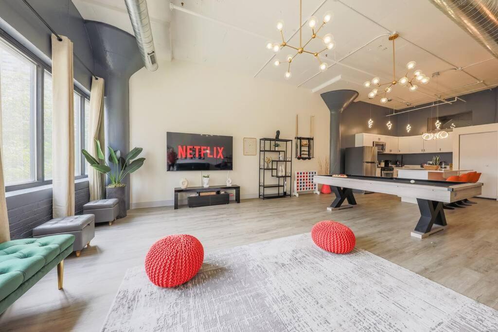 Apartment Massive Luxury 5br Loft For Groups Up To 12 Guests With Optional Parking And Gym Access Near Mccormick Place And Soldier Field