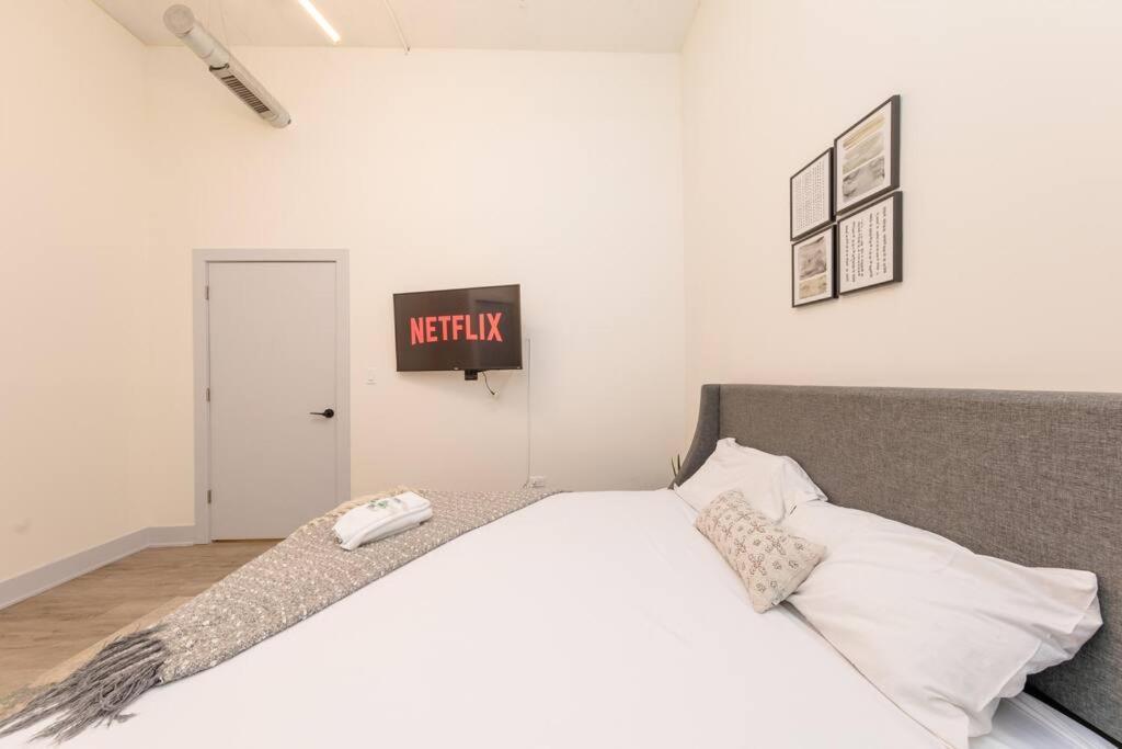 Apartment Massive Luxury 5br Loft For Groups Up To 12 Guests With Optional Parking And Gym Access Near Mccormick Place And Soldier Field Chicago