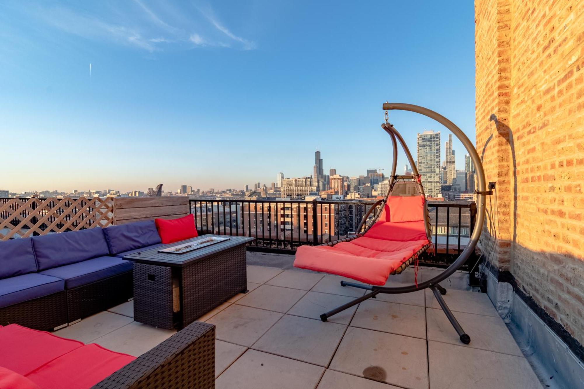 Mccormick Place 3br Luxury Penthouse Duplex With Personal Rooftop And Optional Parking For 8 Guests In South Loop Apartment *