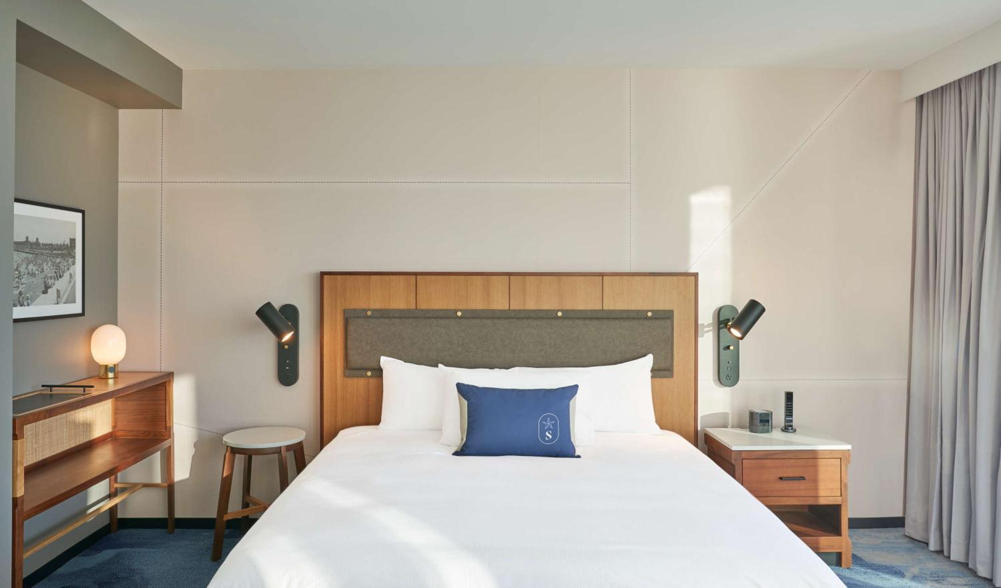 Sable At Navy Pier Chicago, Curio Collection By Hilton Hotel Chicago