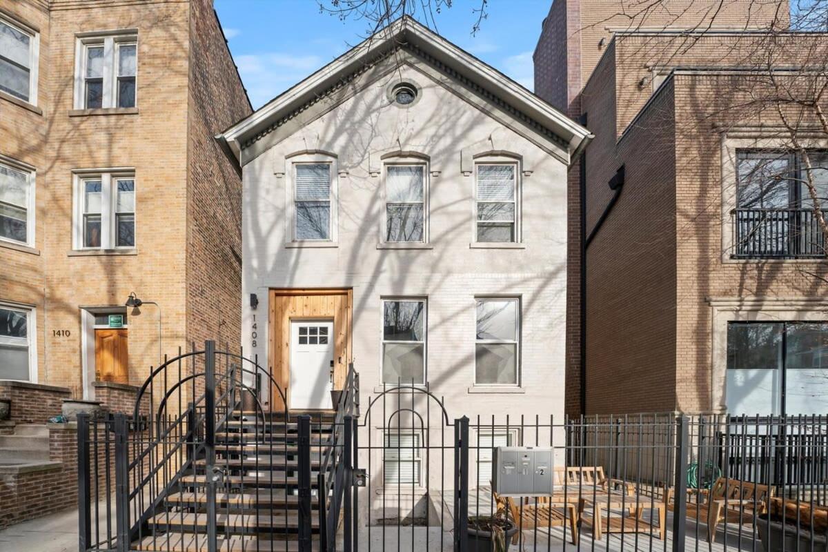 Beautiful Unit In Apartment Chicago