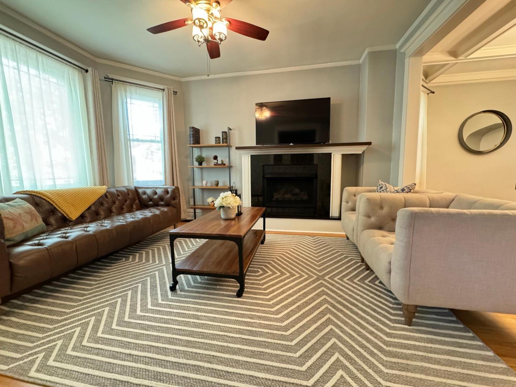 Cozy Nest In Chicago's Vibrant Lincoln Square Apartment