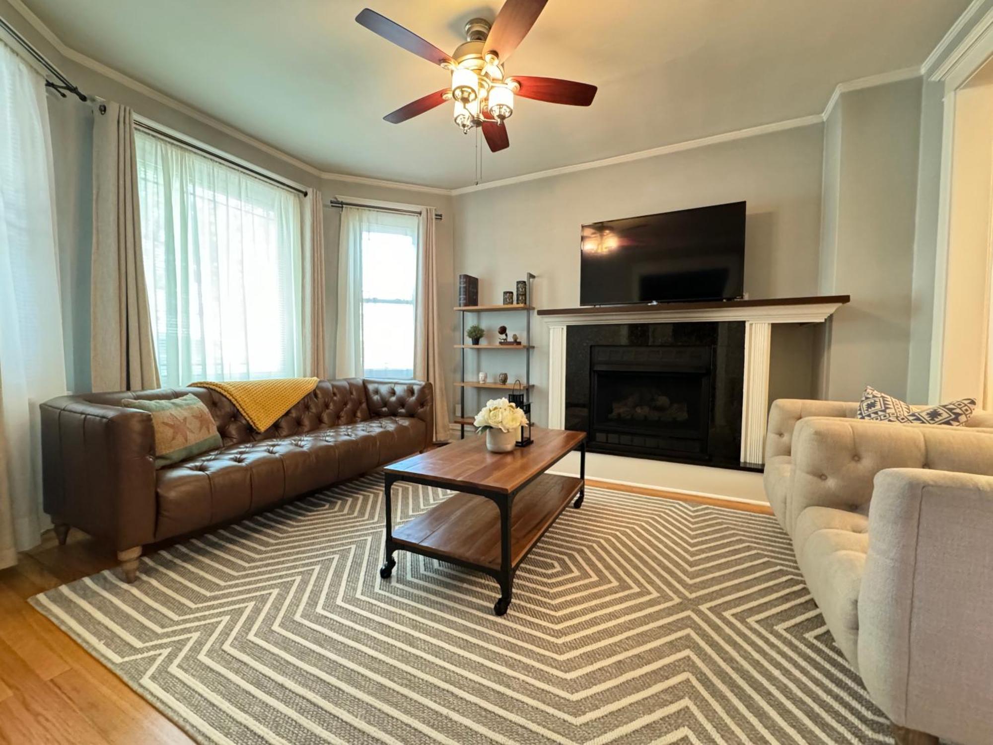 Cozy Nest In Chicago's Vibrant Lincoln Square Apartment Chicago