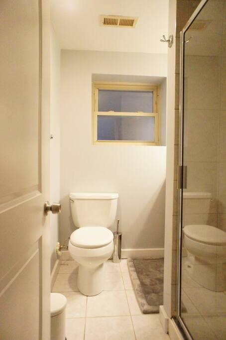 Cozy Nest In Chicago's Vibrant Lincoln Square Apartment *