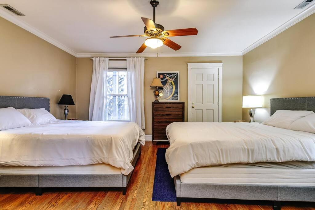 Historic And Unique Brownstone In Gold Coast - Downtown - 3