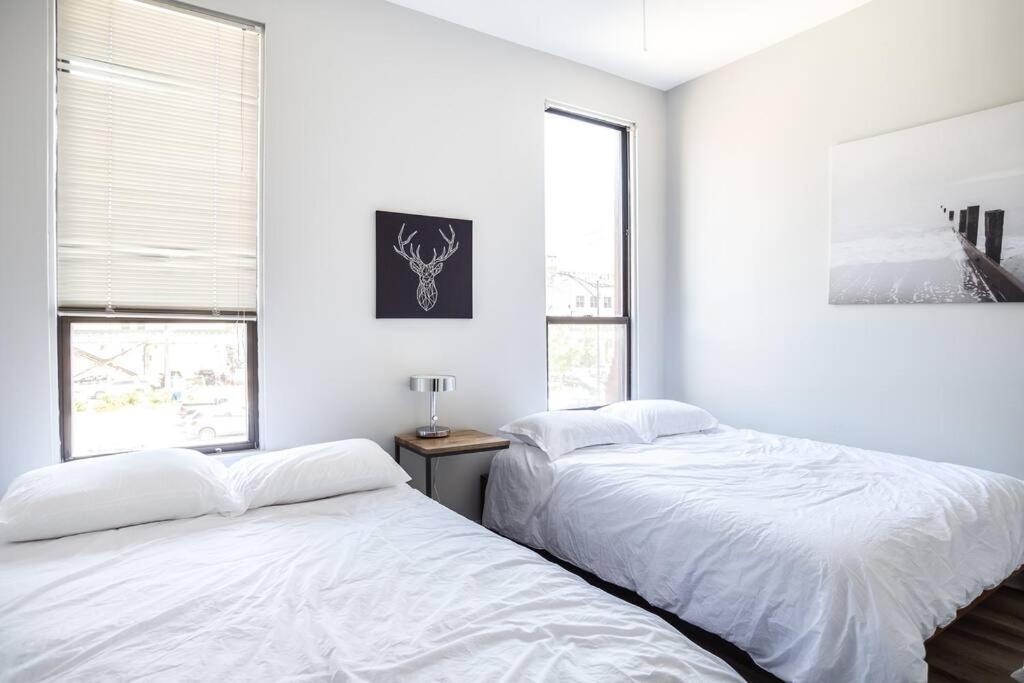 Beautifully Remodeled Second Floor Flat In River North With Private Rooftop - 2s *