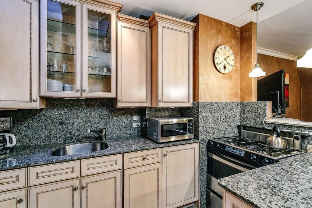 Historic And Unique Brownstone In Gold Coast - Downtown - 3 Apartment Chicago