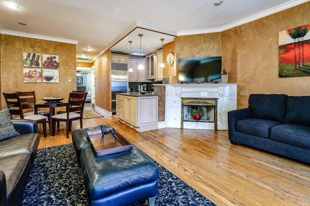 Historic And Unique Brownstone In Gold Coast - Downtown - 3 Apartment *