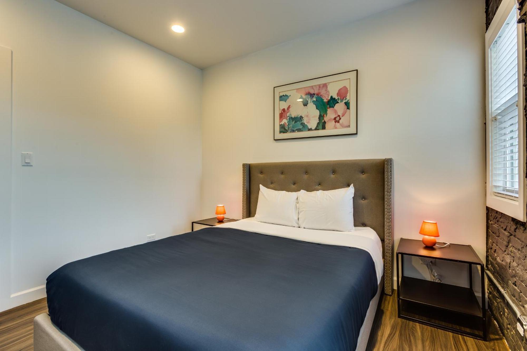 Apartment Pet Friendly And For 7! Large Common Areas To Converse And Connect Apts *