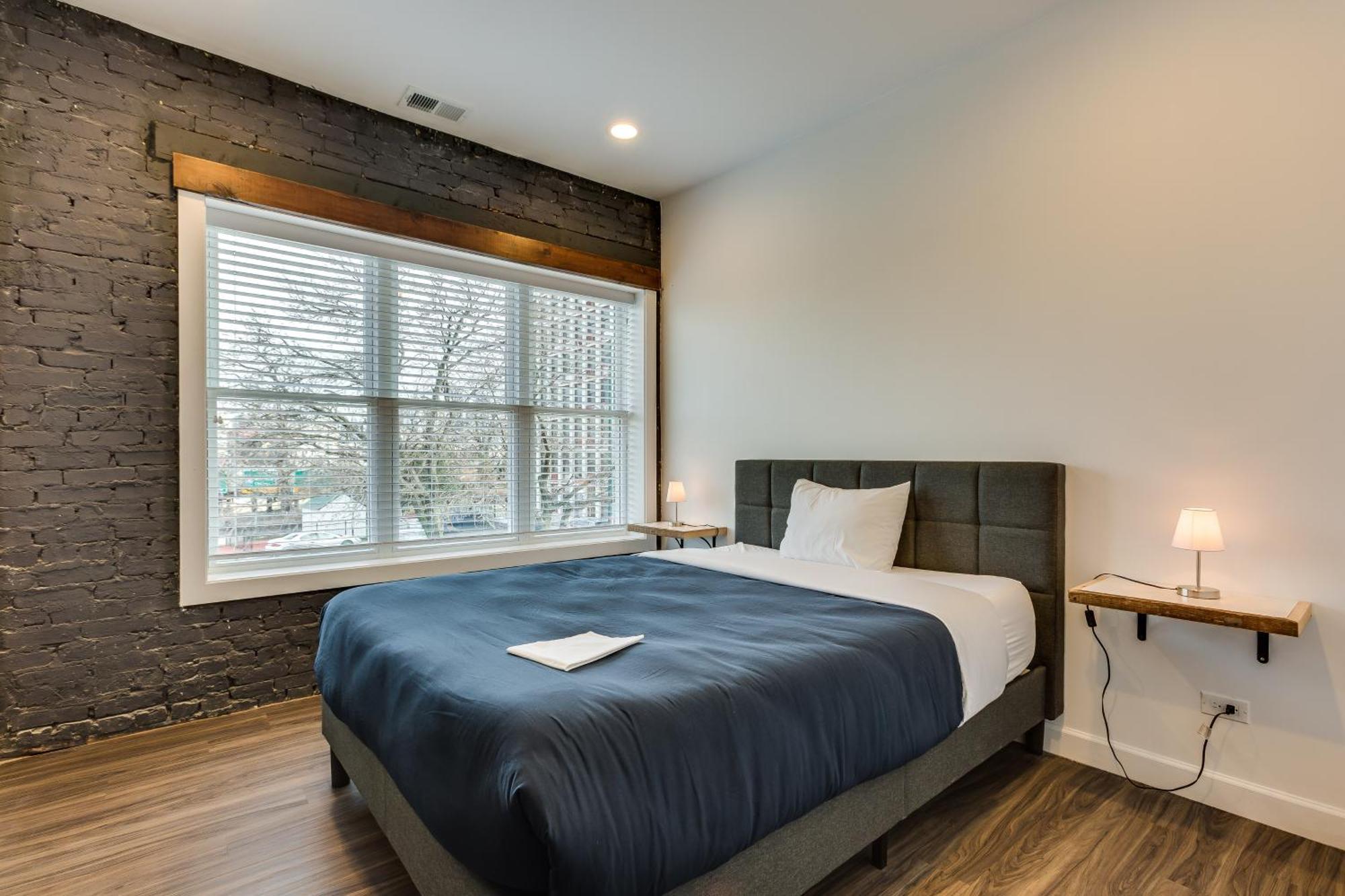 Pet Friendly And For 7! Large Common Areas To Converse And Connect Apts Apartment *