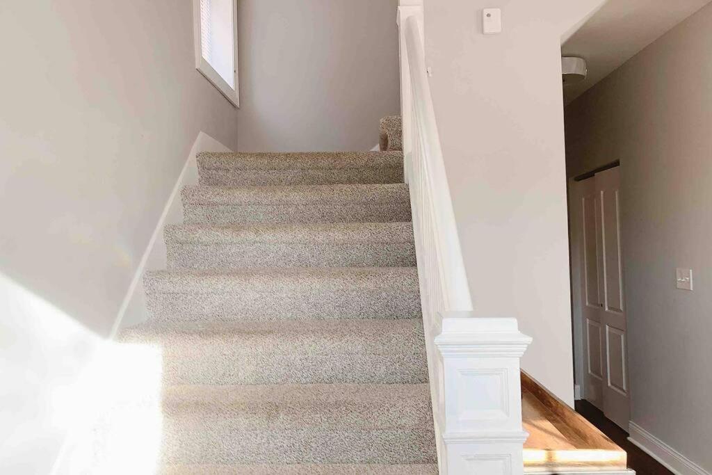 Boutique Garden House 3-story Sleeps 12 Chicago