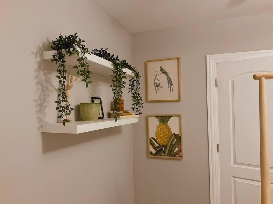 Boutique Garden House 3-story Sleeps 12 * Chicago