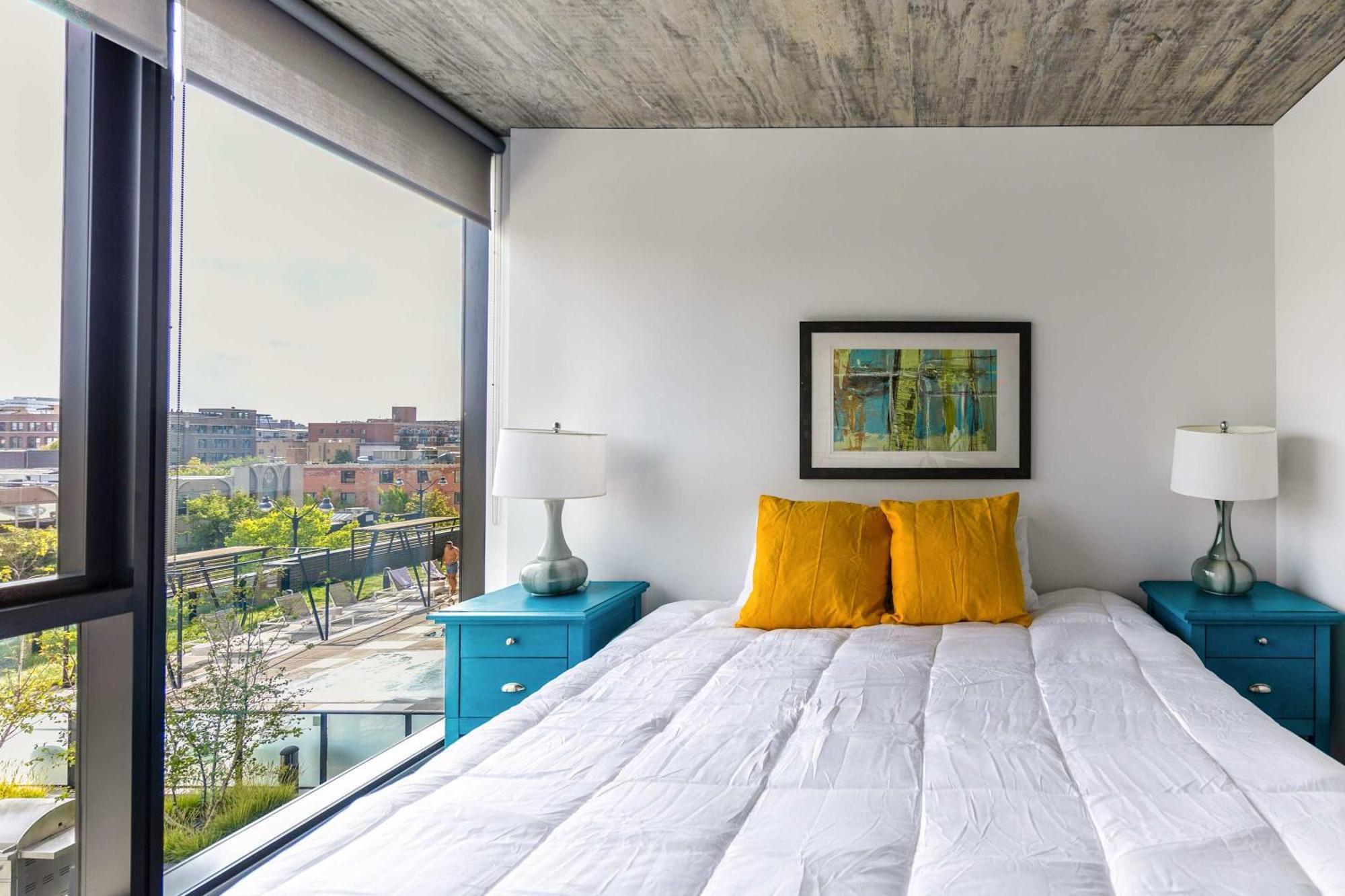 New Sleek 2br - Perfect Blend Of Comfort & Style In Appartement *