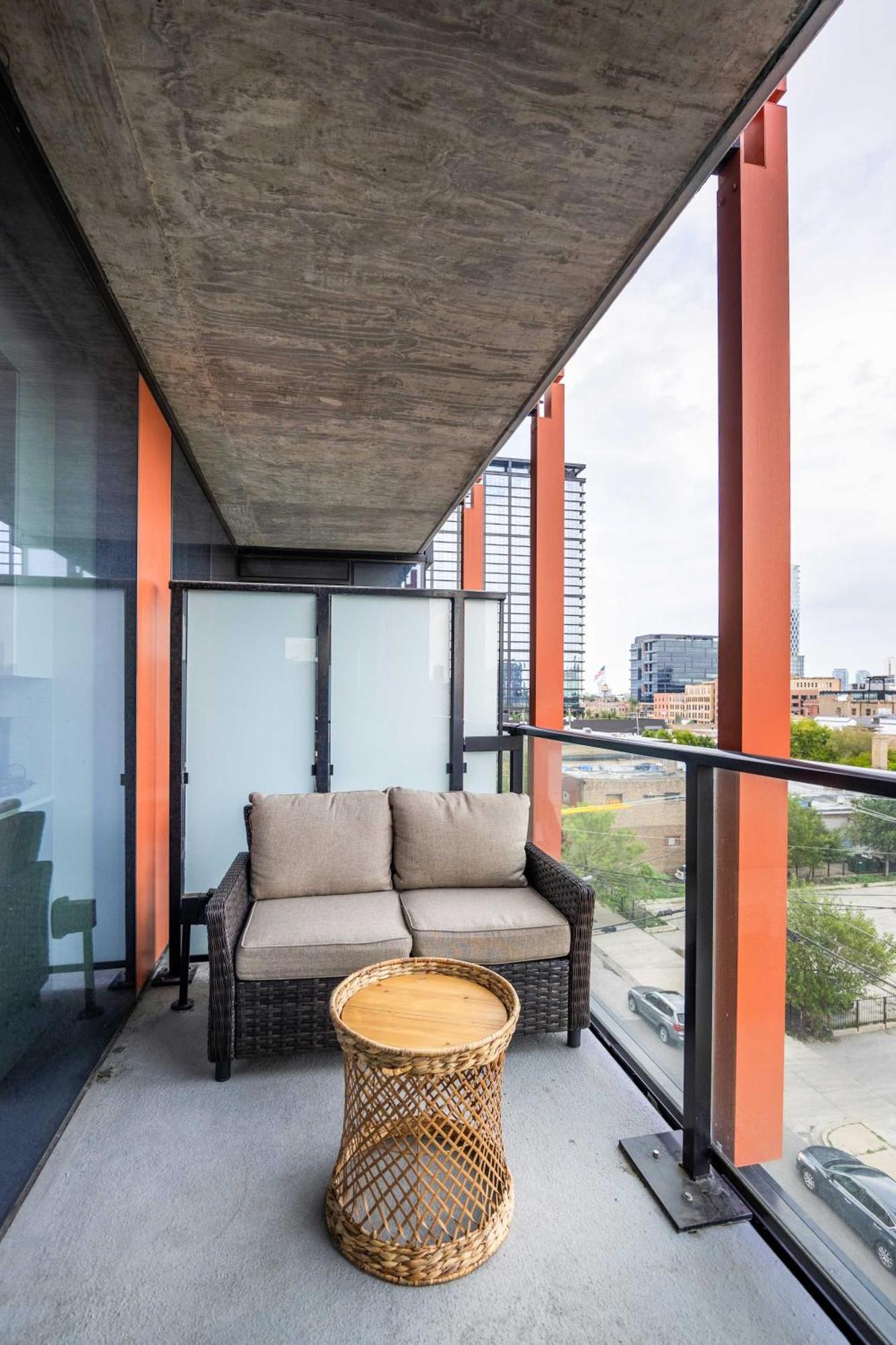Appartement New Sleek 2br - Perfect Blend Of Comfort & Style In *