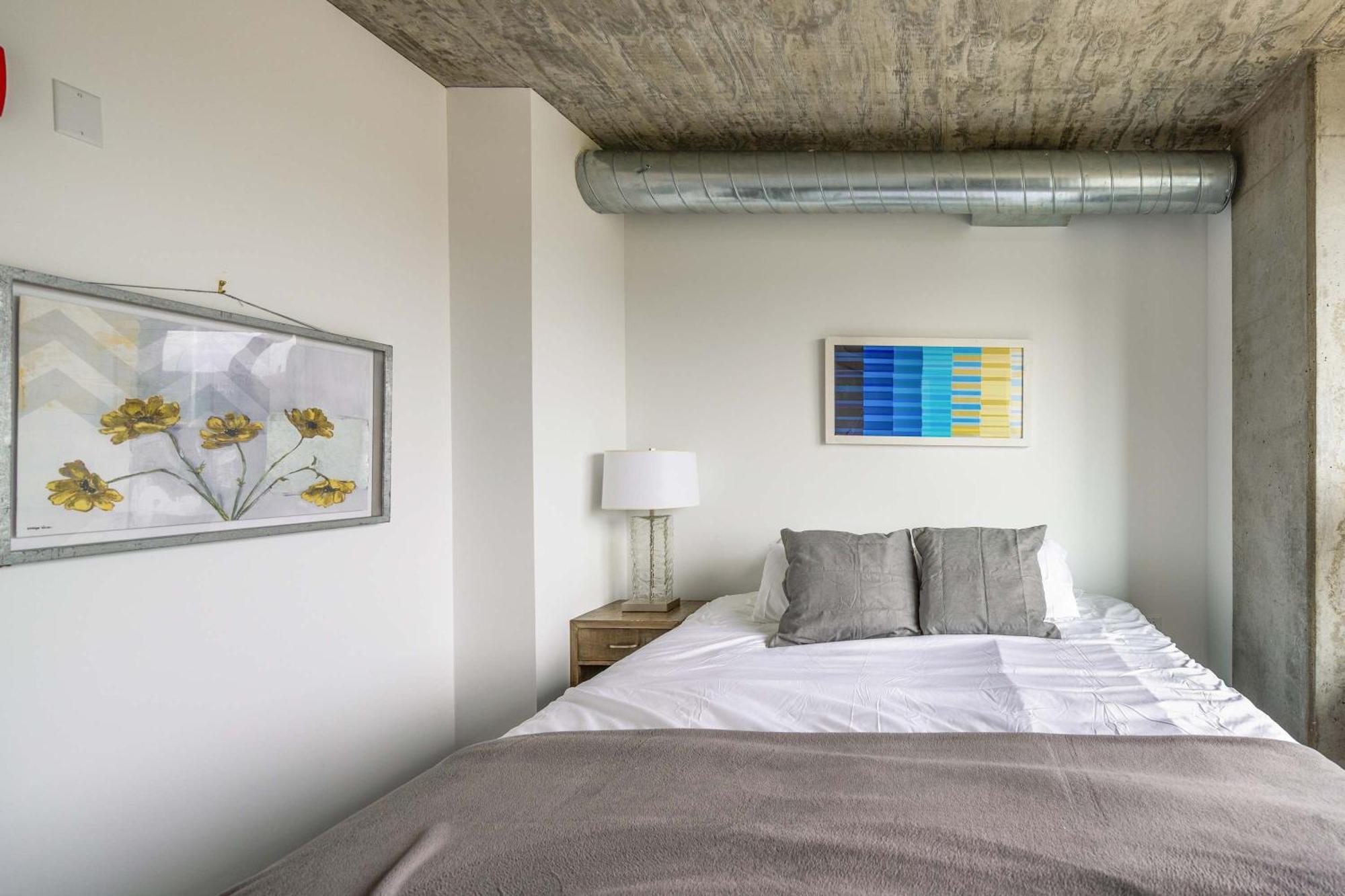 New Sleek 2br - Perfect Blend Of Comfort & Style In