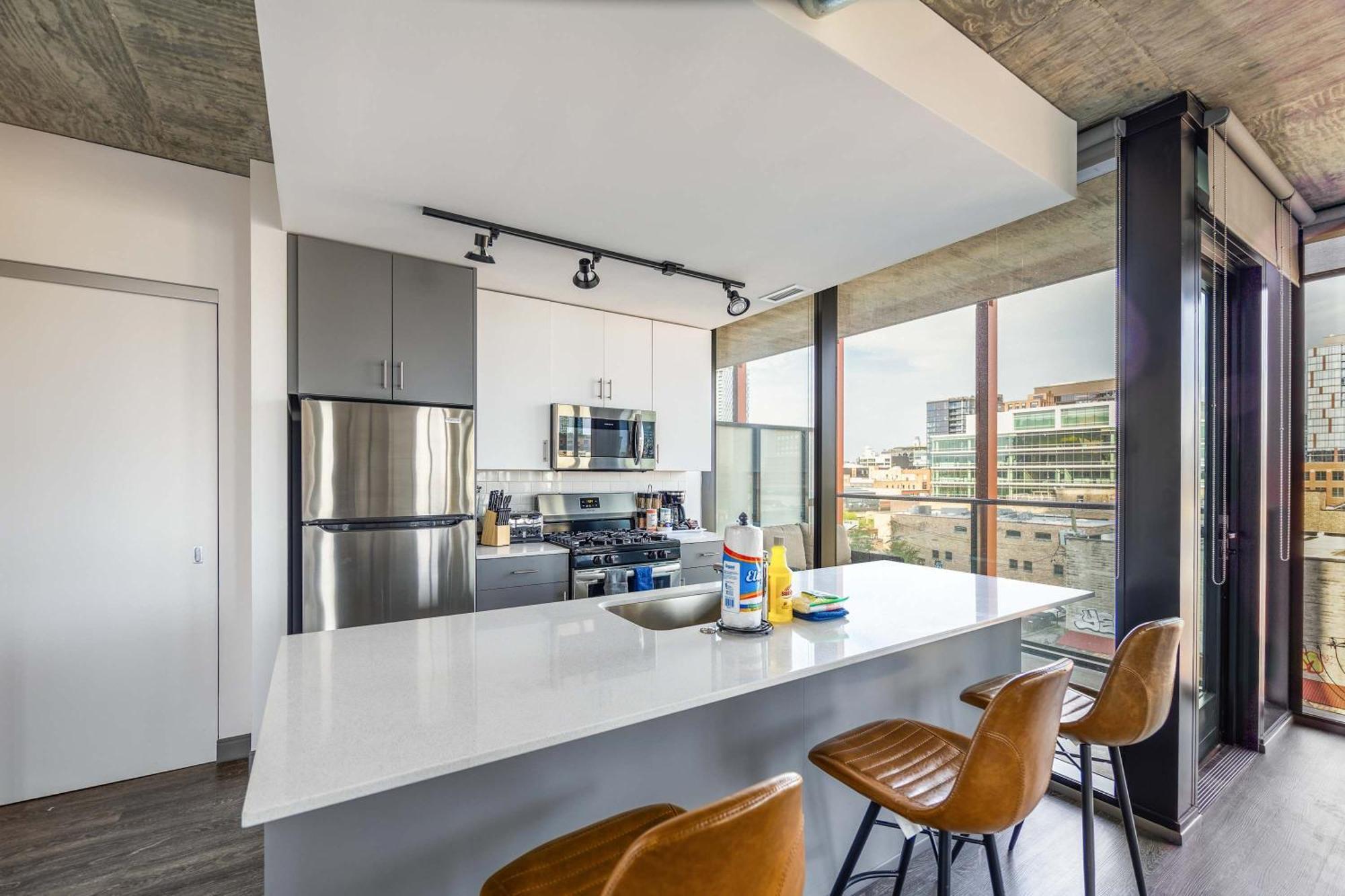 New Sleek 2br - Perfect Blend Of Comfort & Style In Appartement