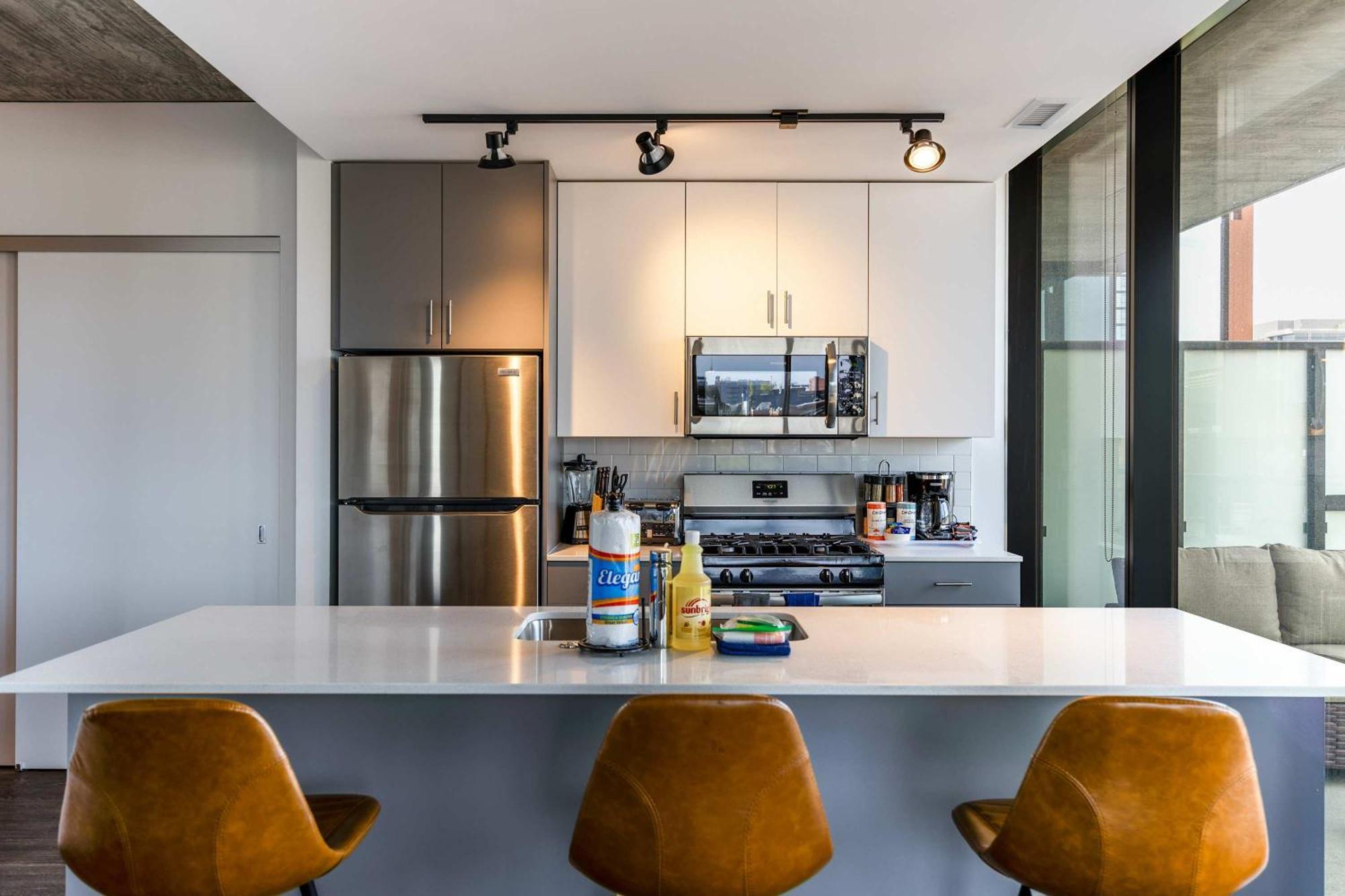 New Sleek 2br - Perfect Blend Of Comfort & Style In Appartement *
