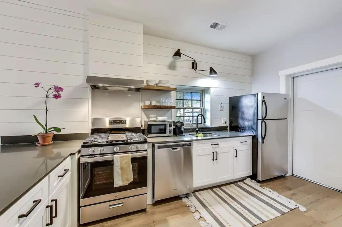 Apartamento Cozy Coach House With Private Deck