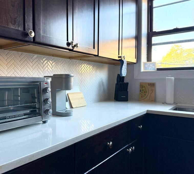 1br Retreat Cozy & Inviting Near Loyola *