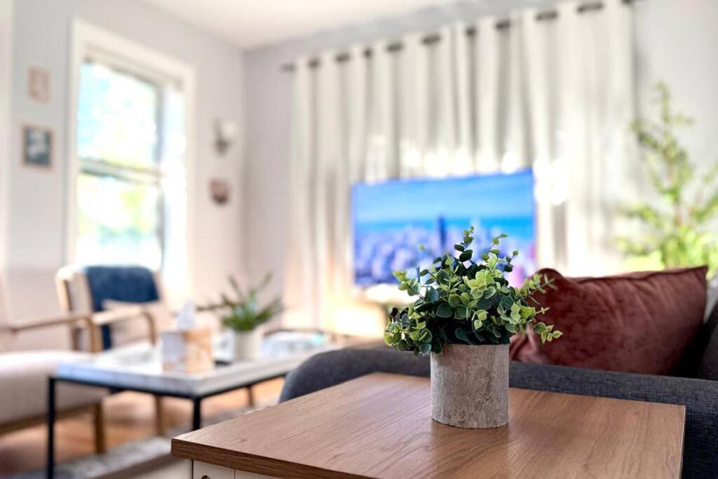 1br Retreat Cozy & Inviting Near Loyola *