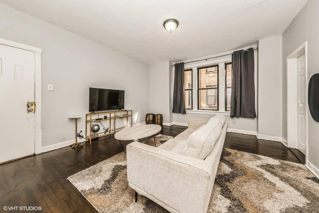 2 Bedroom Near U Campus & The Lakefront! * Chicago