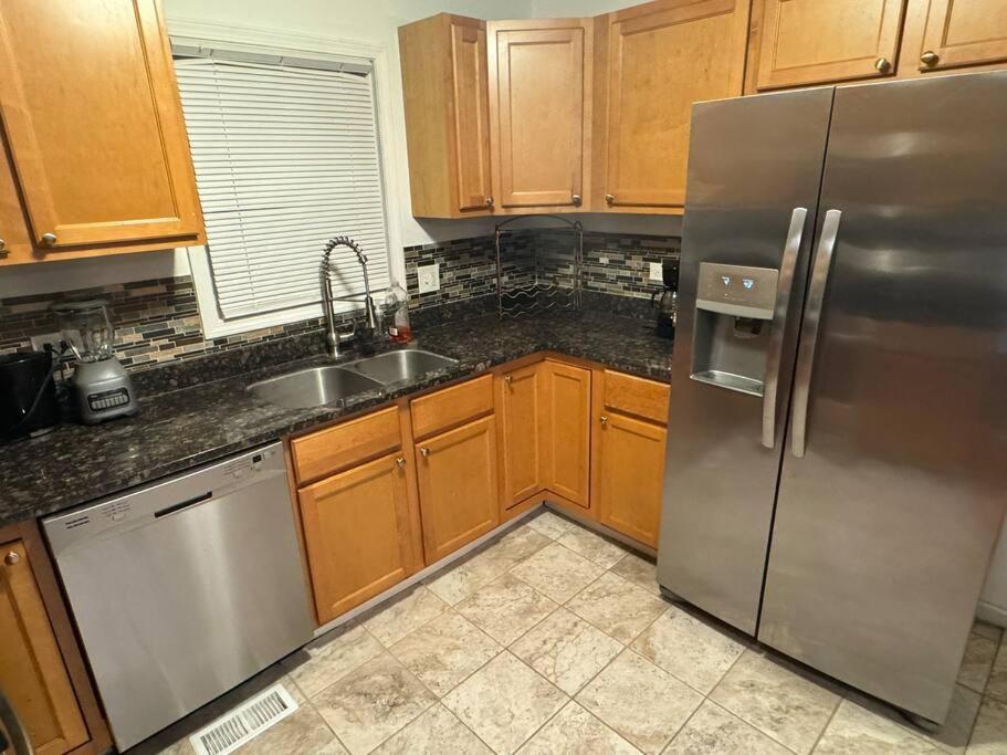 Holiday home Cozy 4bd House Fireplace And Pond Chicago