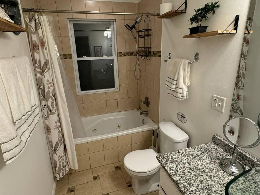 Holiday home Cozy 4bd House Fireplace And Pond
