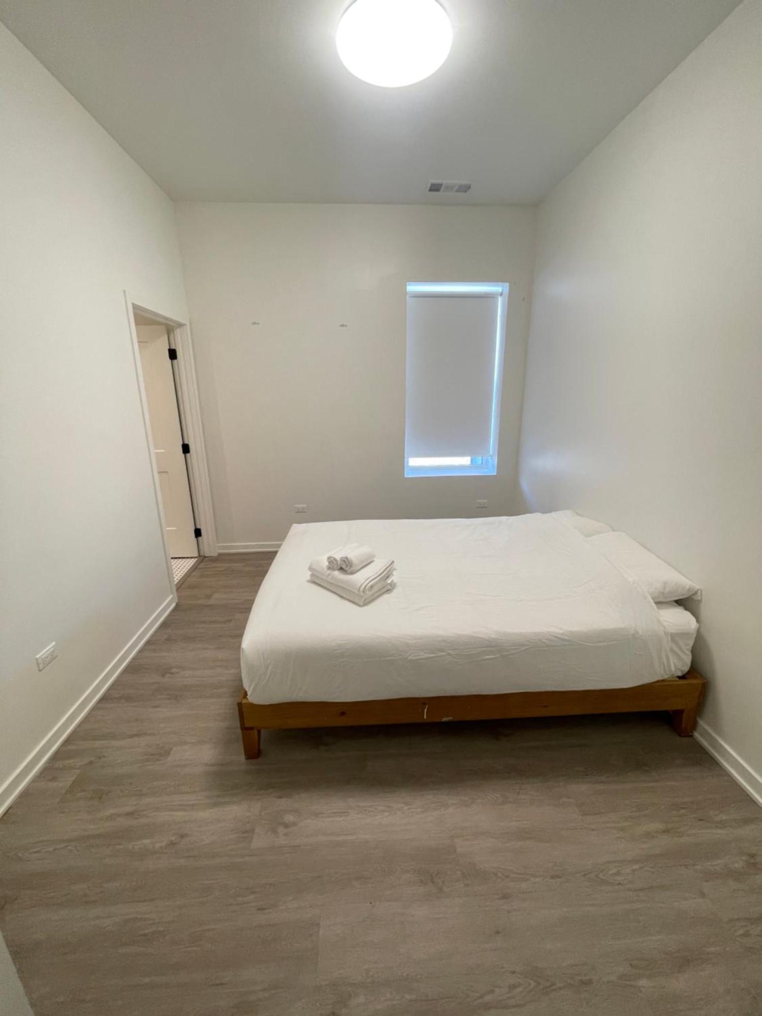 Stylish Shared Minutes From Downtown Chicago, 1bedroom And Shared Access Chicago