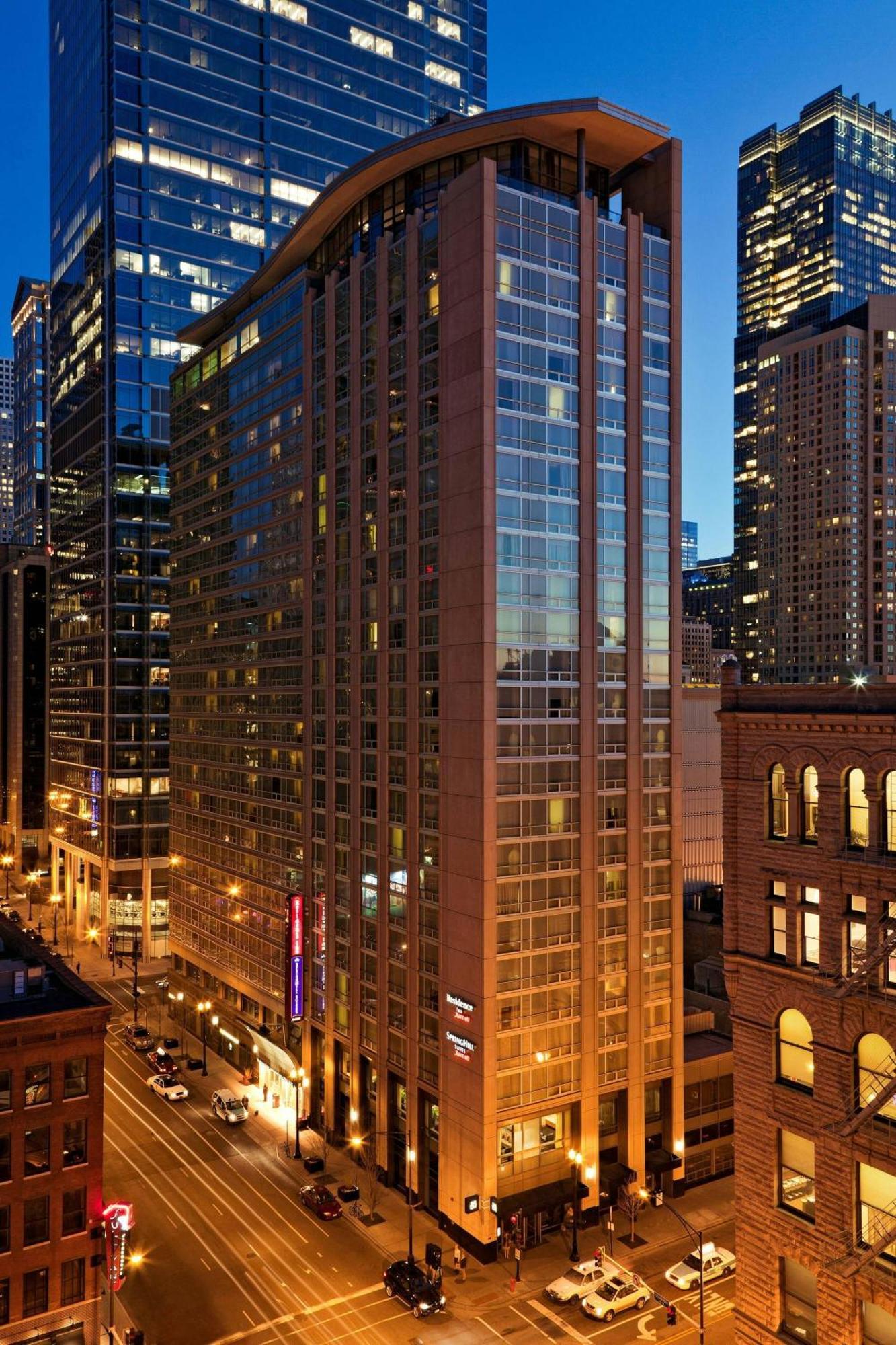 By Marriott Downtown/river North 3*