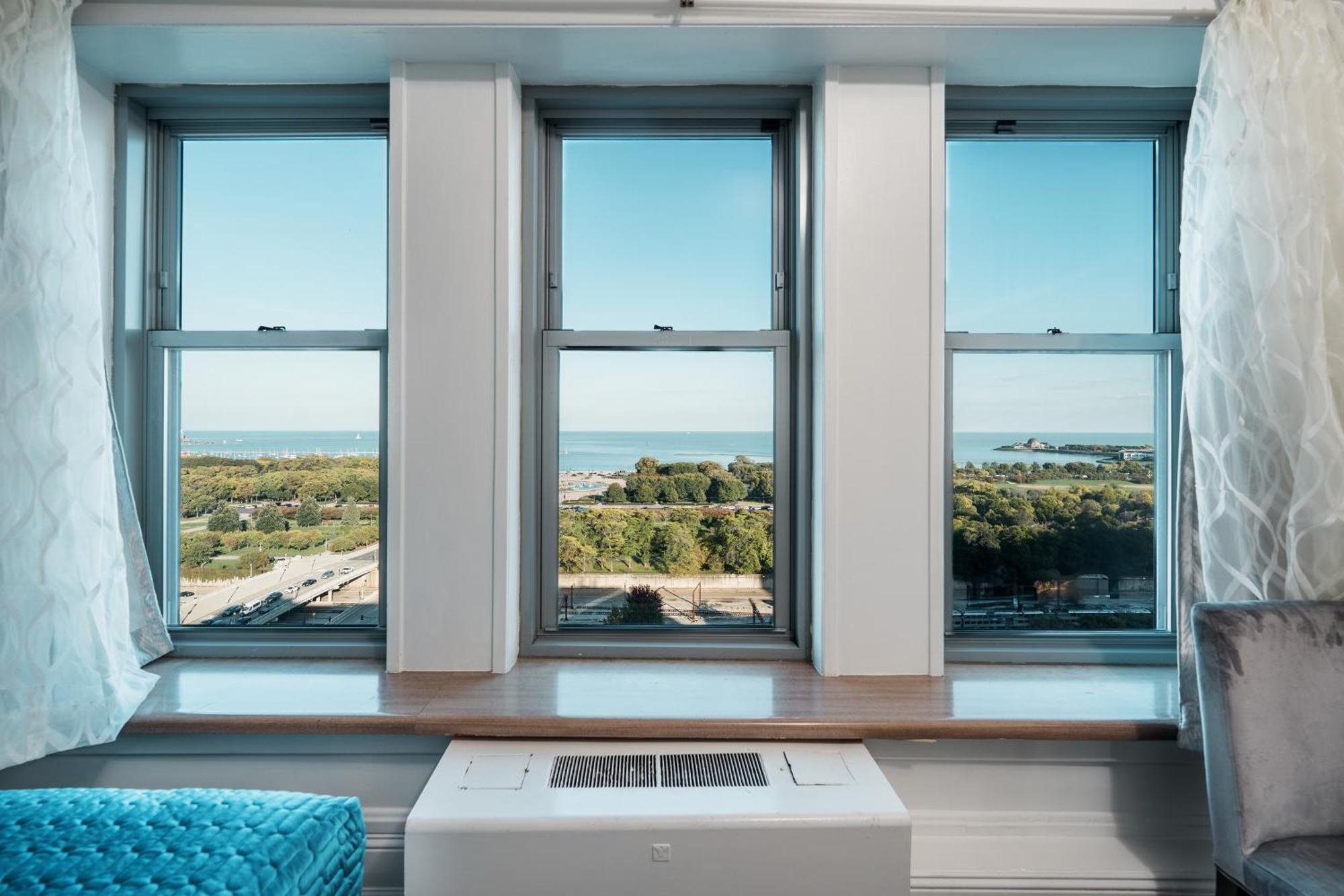 Congress Plaza Hotel 3*