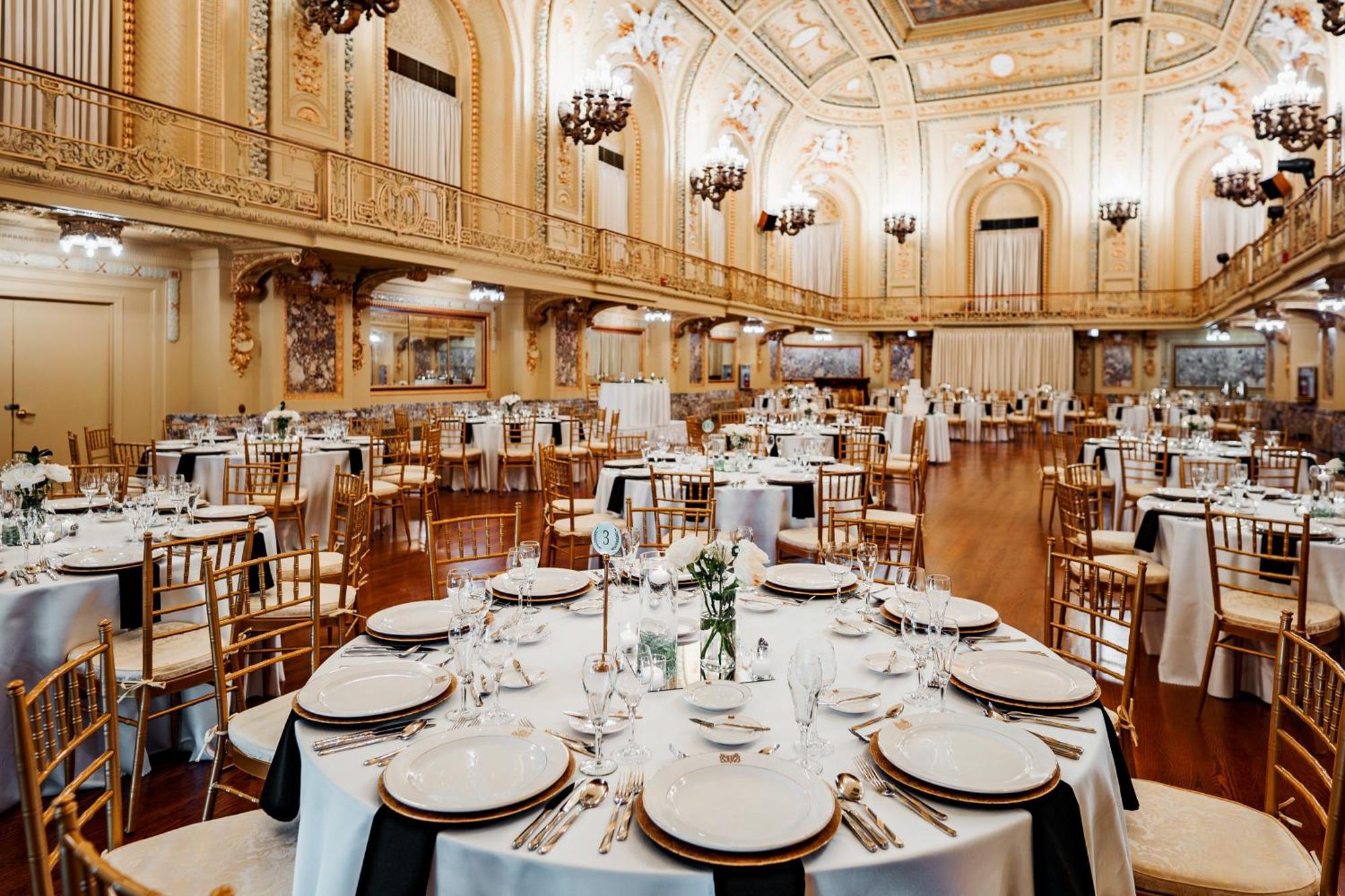 Congress Plaza Hotel 3*