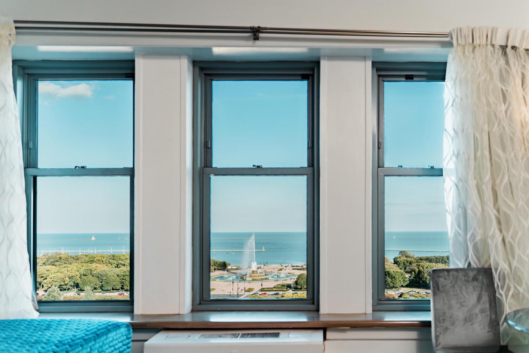 Congress Plaza Hotel 3*