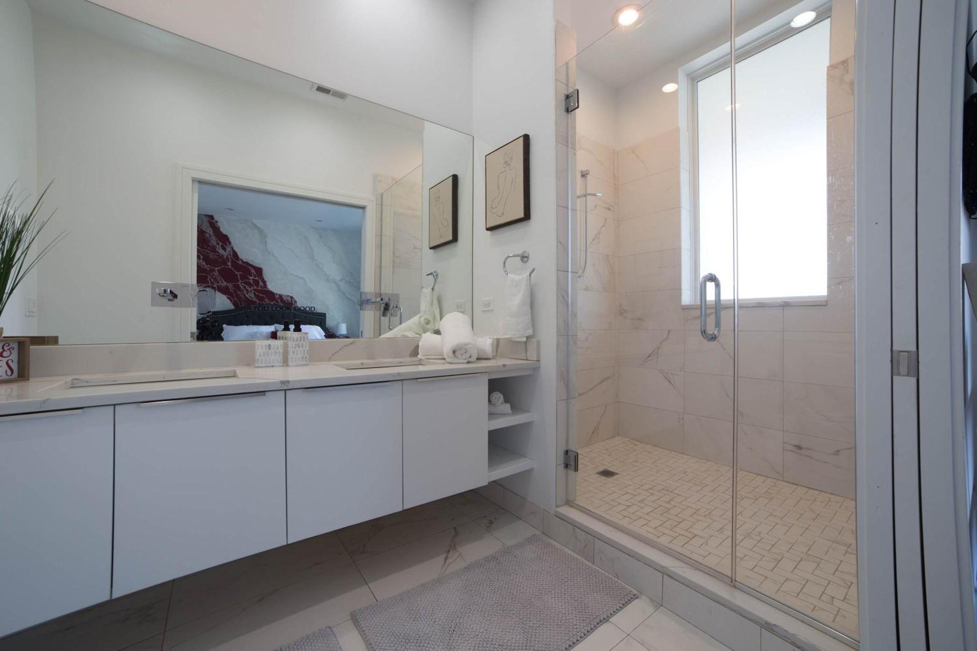 Apartamento Large 4-bedroom Upscale W Rooftop *