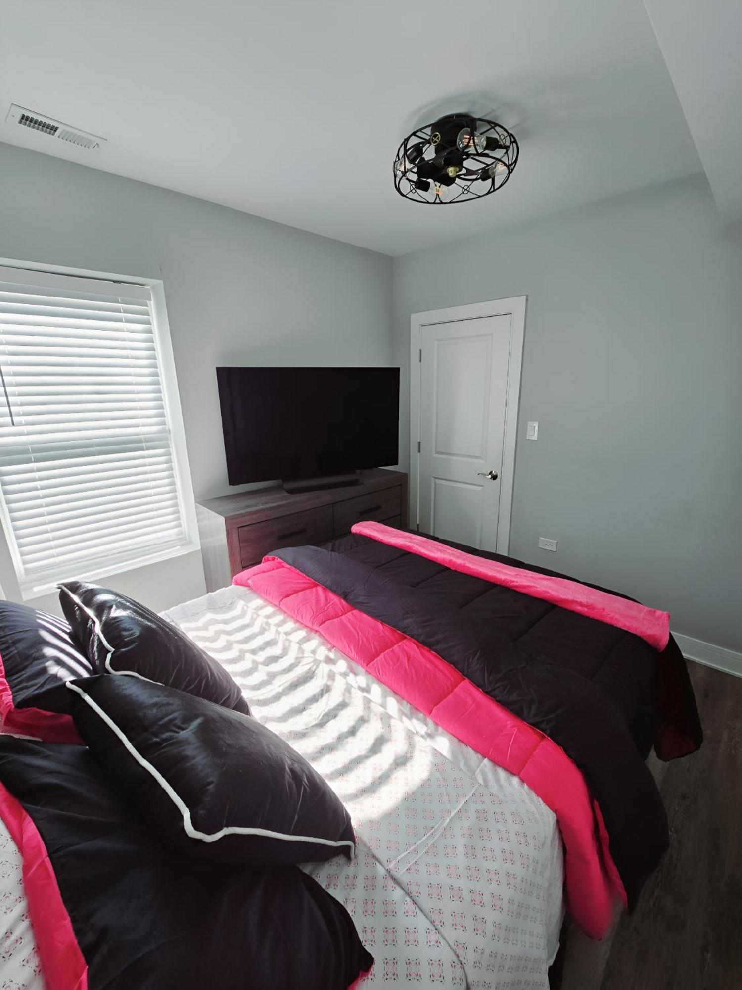 Cozy & Near Downtown & Hyde Park Apartamento
