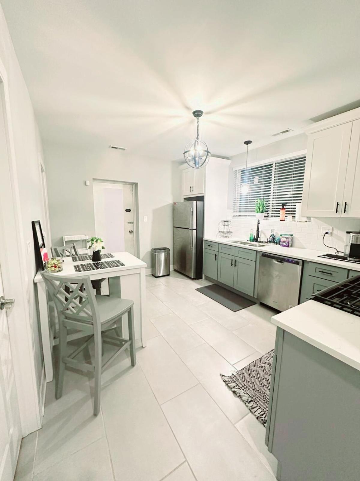 Cozy & Near Downtown & Hyde Park Apartamento