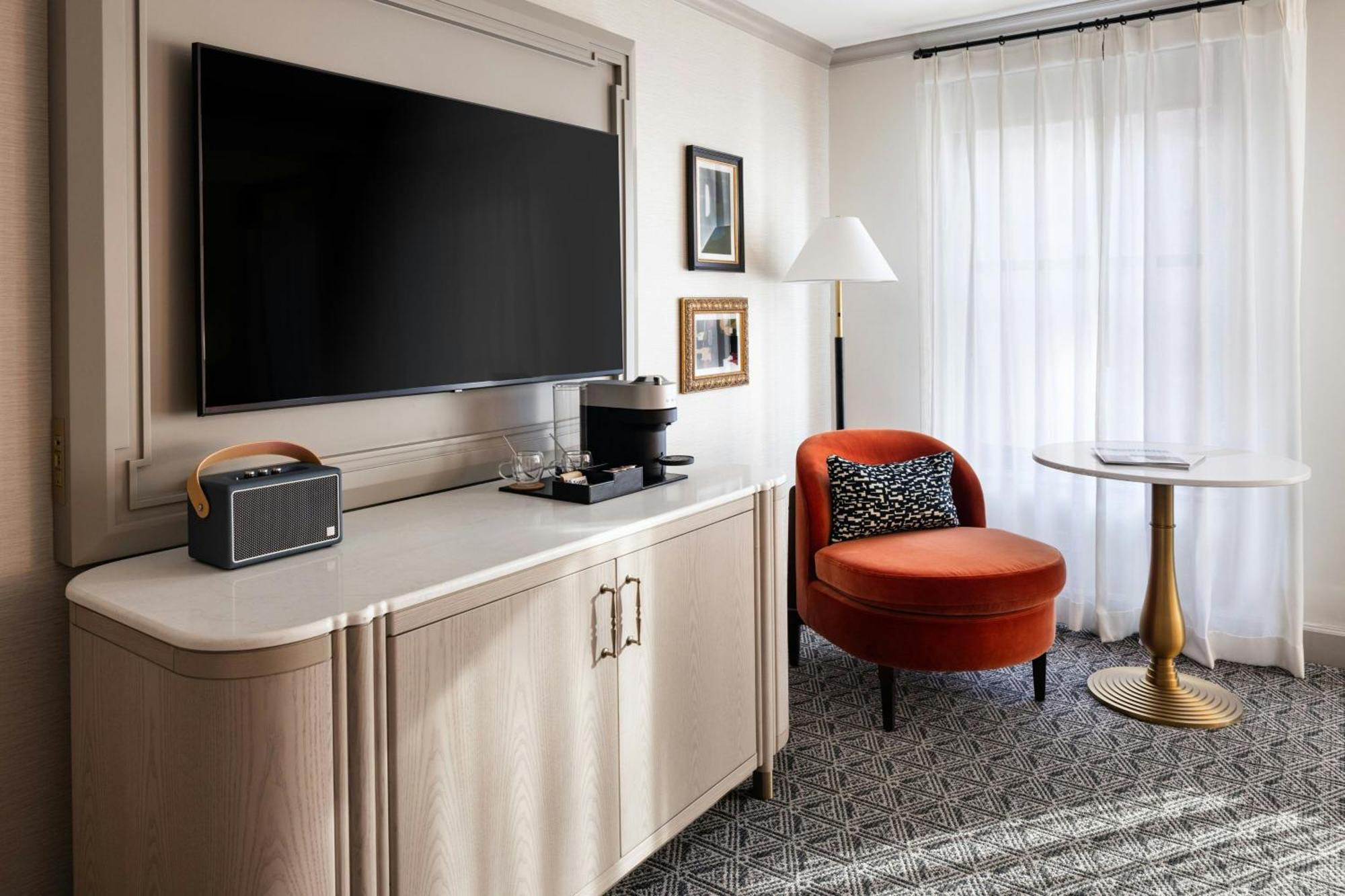 The Talbott, Autograph Collection Hotel 4*