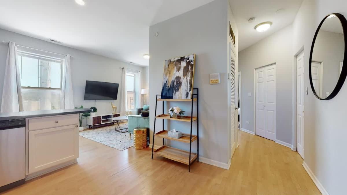 Sleek Urban Retreat Steps From Il Med District