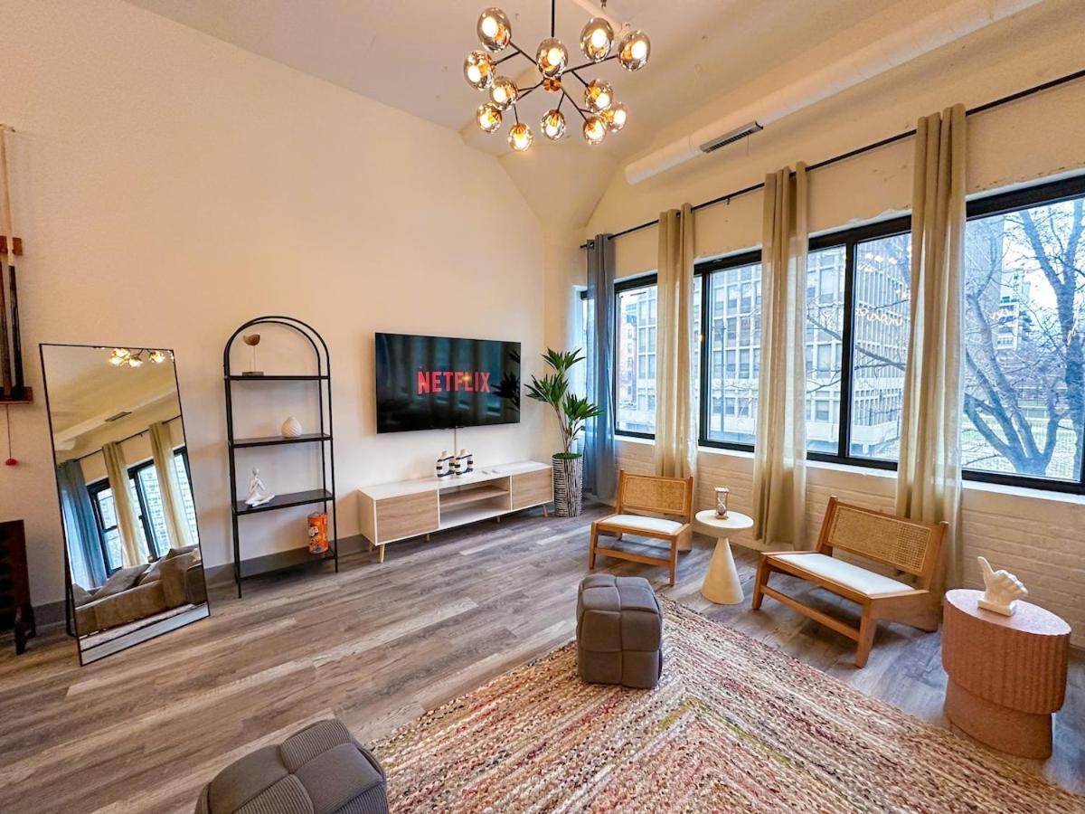 Luxury 6br With Pool Table Sleeps 12 Perfect For Group Near Mccormick Place, Grant Park And Soldier Field *