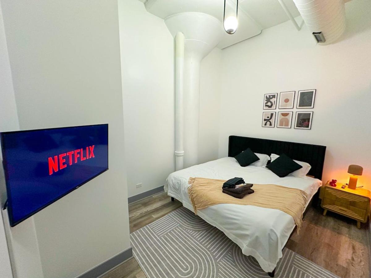 Luxury 6br With Pool Table Sleeps 12 Perfect For Group Near Mccormick Place, Grant Park And Soldier Field Apartment