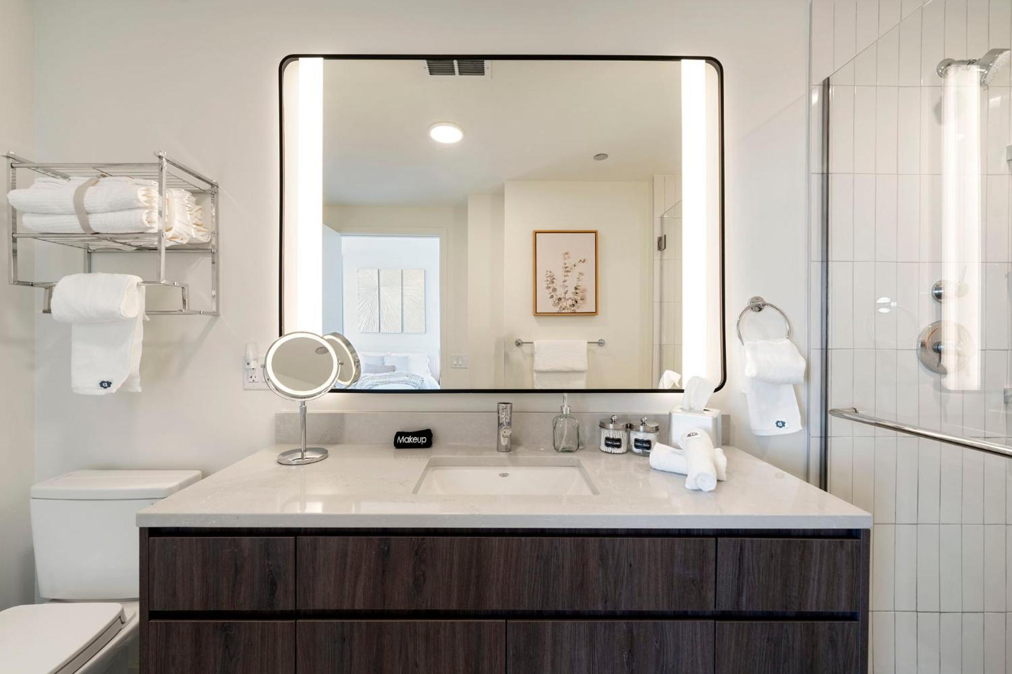 Luxury 2bd-2ba View-gym-rooftop Appartement Chicago