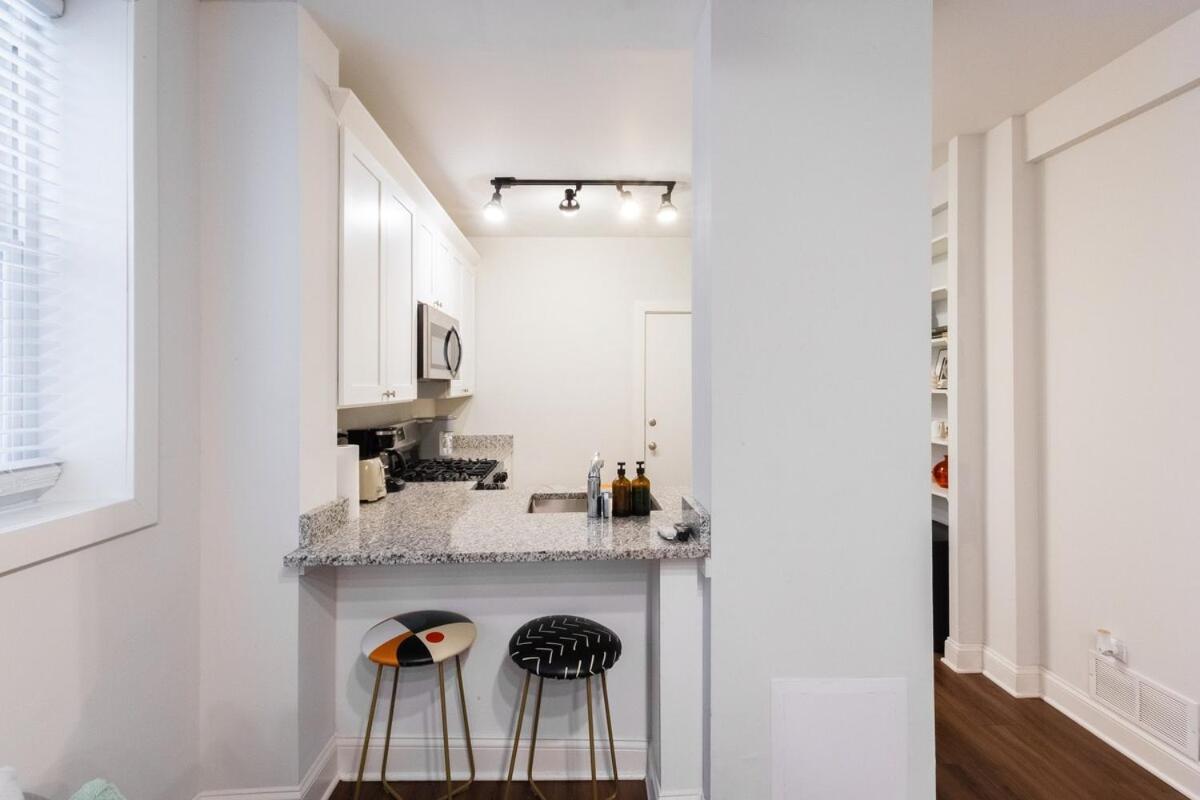 Modern In Trendy Avondale Neighborhood With Free Parking Appartement