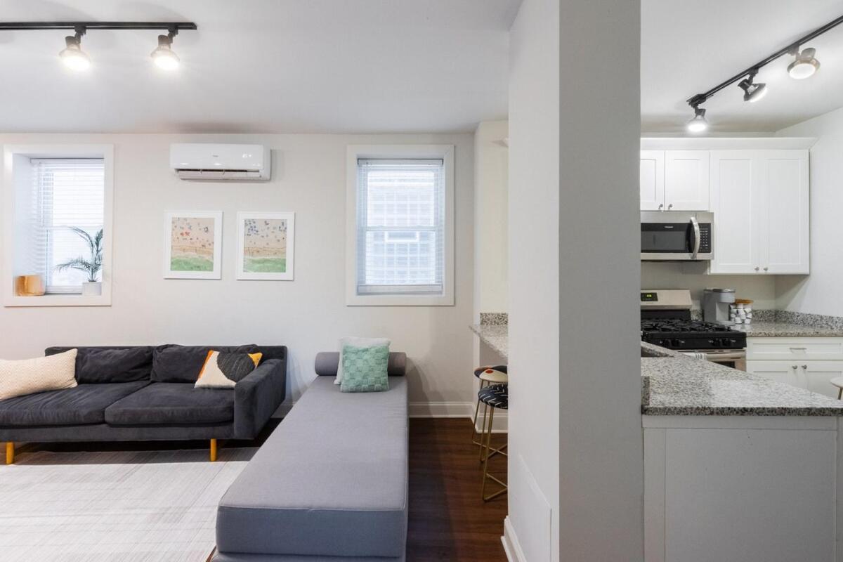 Modern In Trendy Avondale Neighborhood With Free Parking Chicago