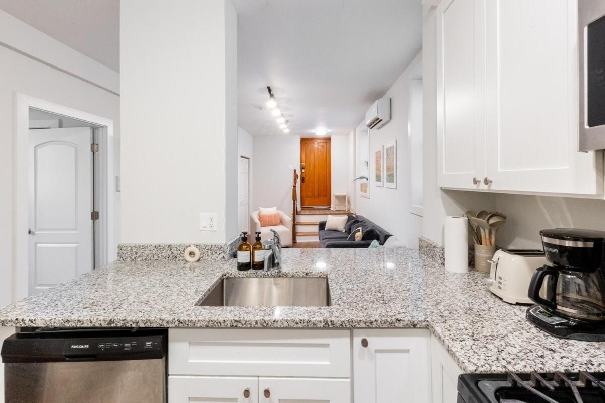 Modern In Trendy Avondale Neighborhood With Free Parking Chicago