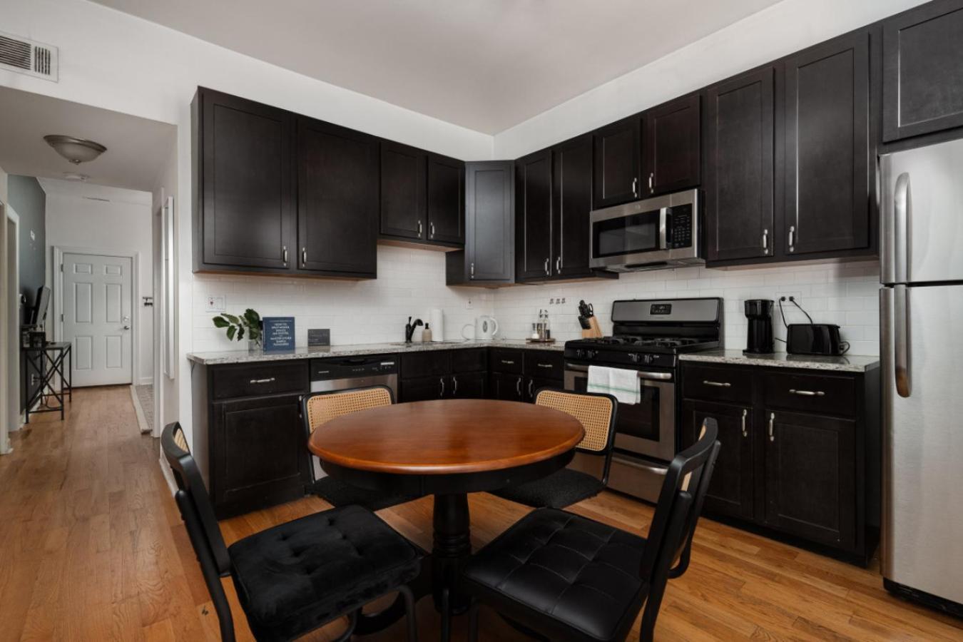 Ukrainian Village 2br Modern D2 *