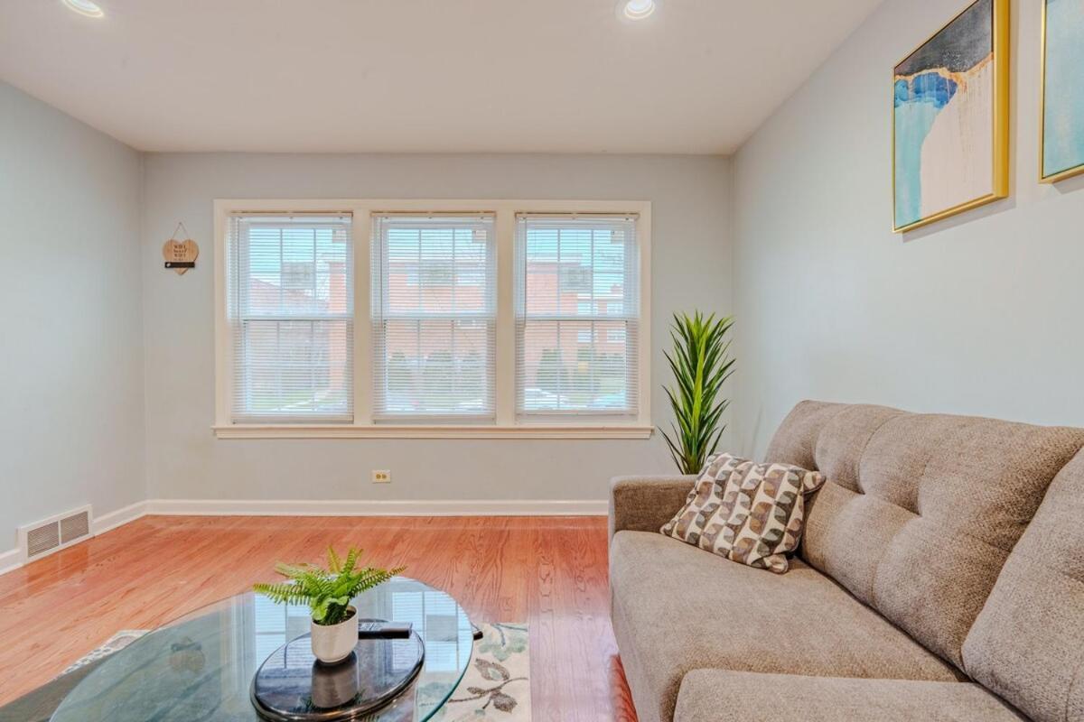 Cozy 3br With Parking Easy Access Shore Dr Appartement