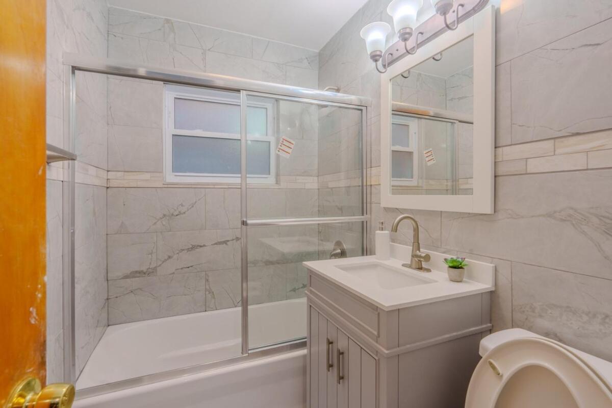 Appartement Cozy 3br With Parking Easy Access Shore Dr
