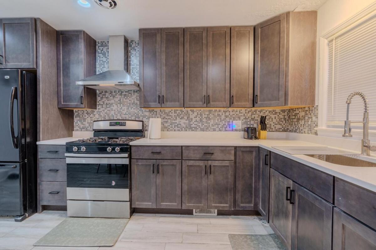 Appartement Cozy 3br With Parking Easy Access Shore Dr *